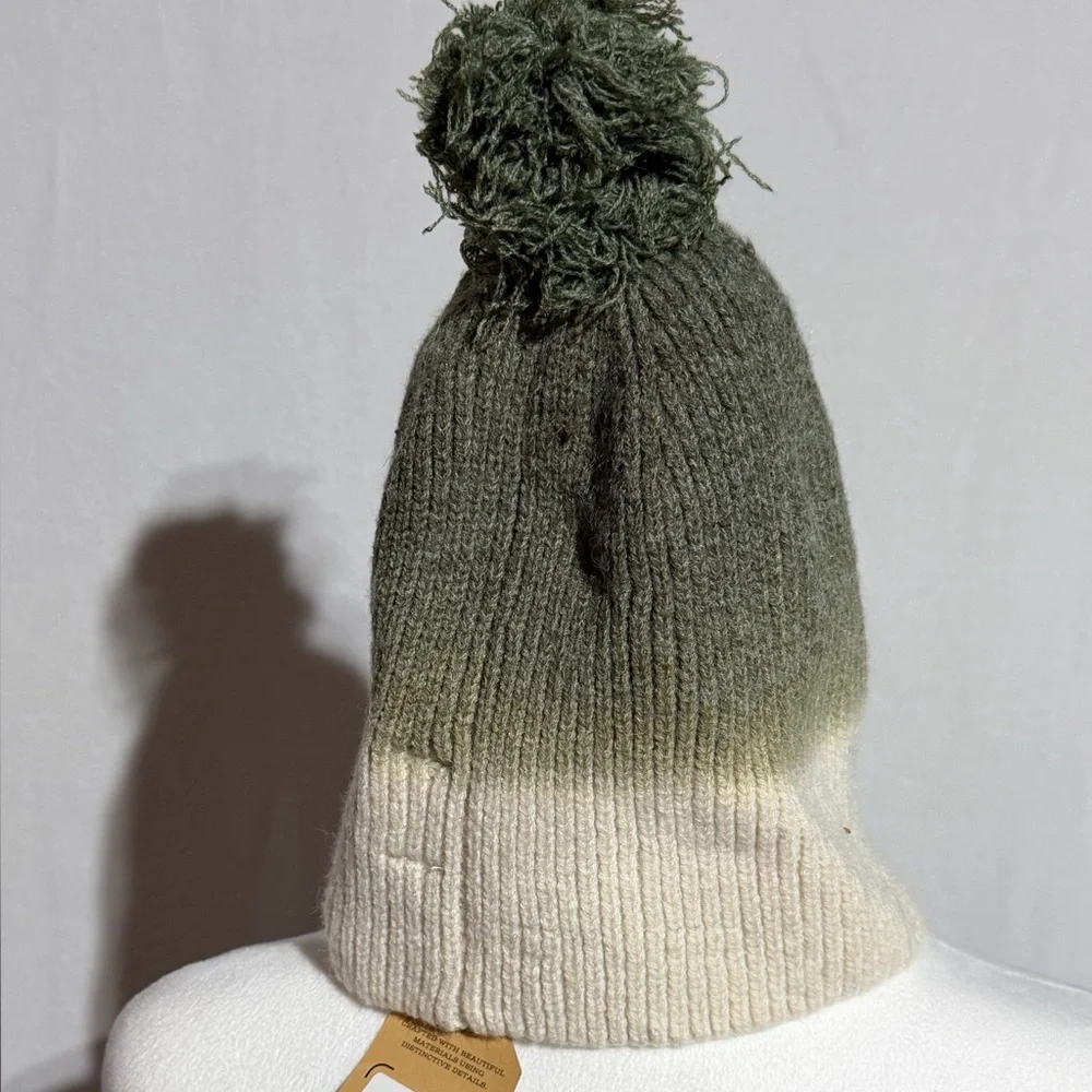 NWT FRYE AND CO. Green and Cream Dip Dye Beanie With Pom Knit Hat OSFM